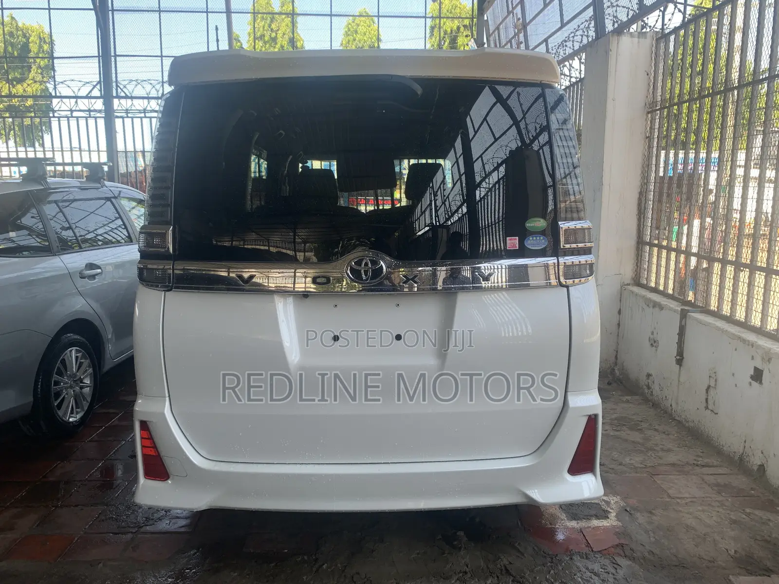 Toyota Voxy 2017 Pearl