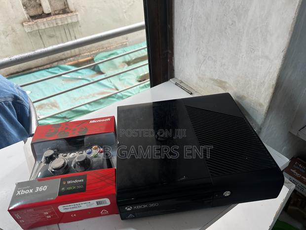 Xbox 360, Ready, 15 Games - main view