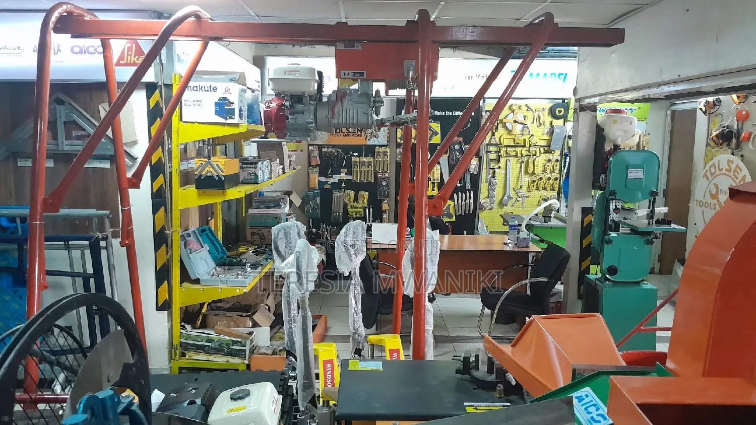 Concrete Hoist With 2 Buckets One Tonne