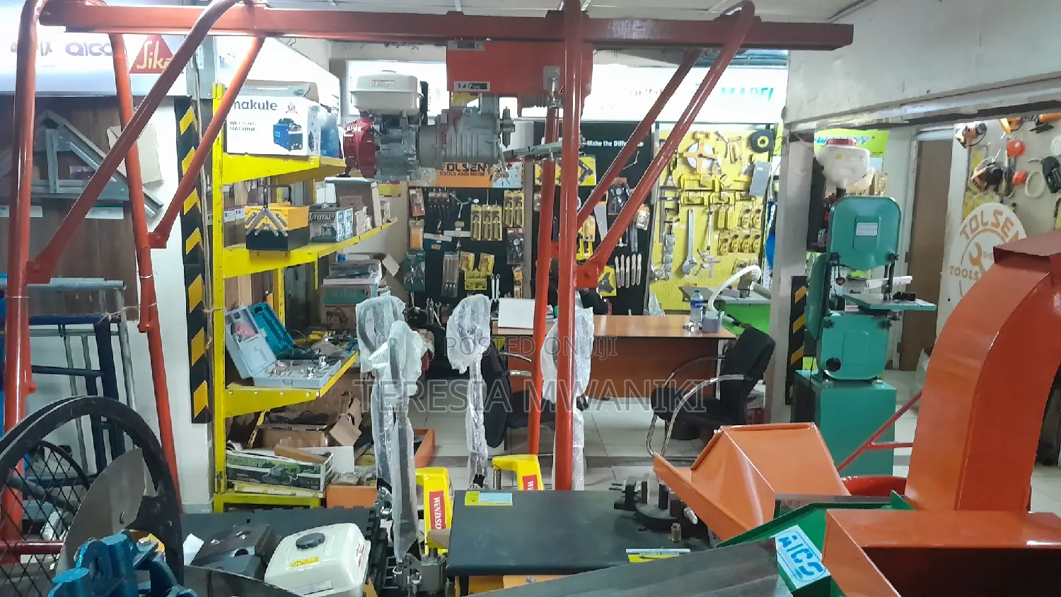 Concrete Hoist With 2 Buckets One Tonne