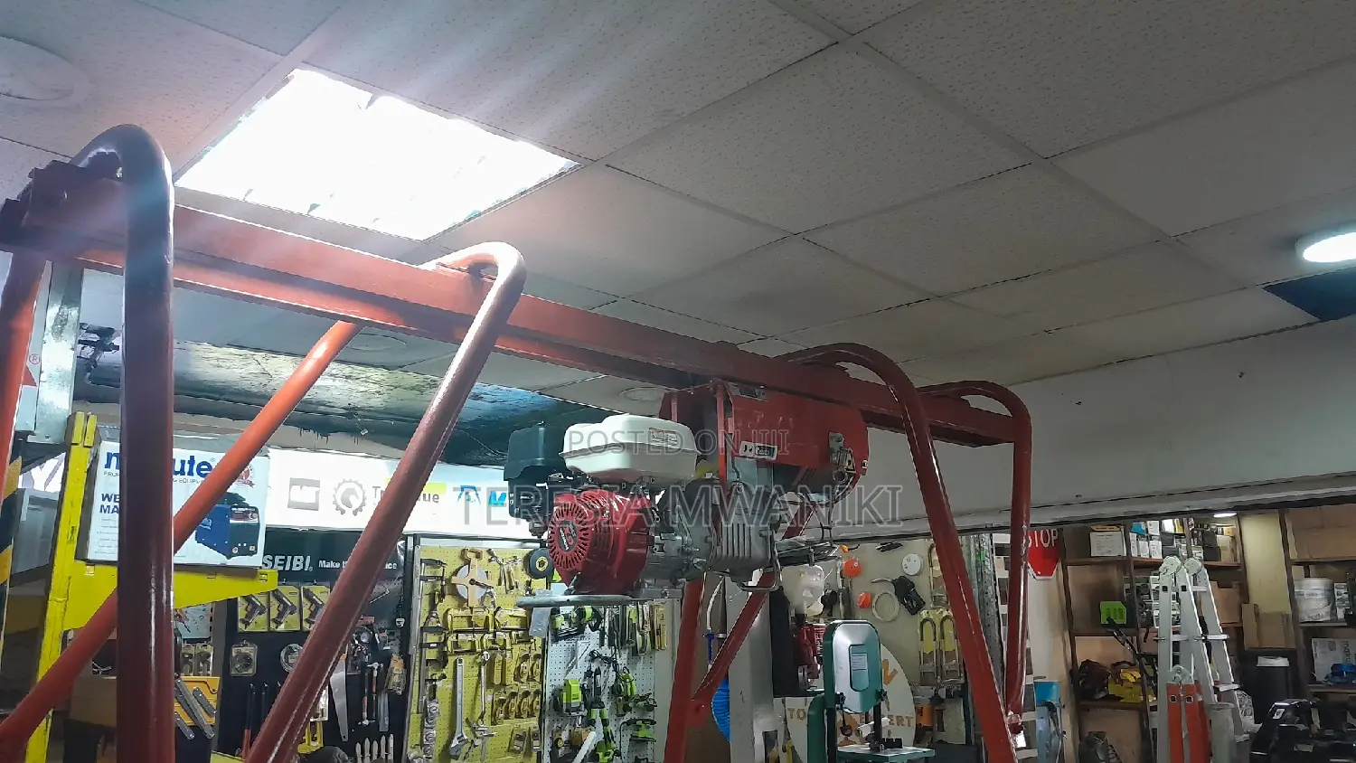 Concrete Hoist With 2 Buckets One Tonne