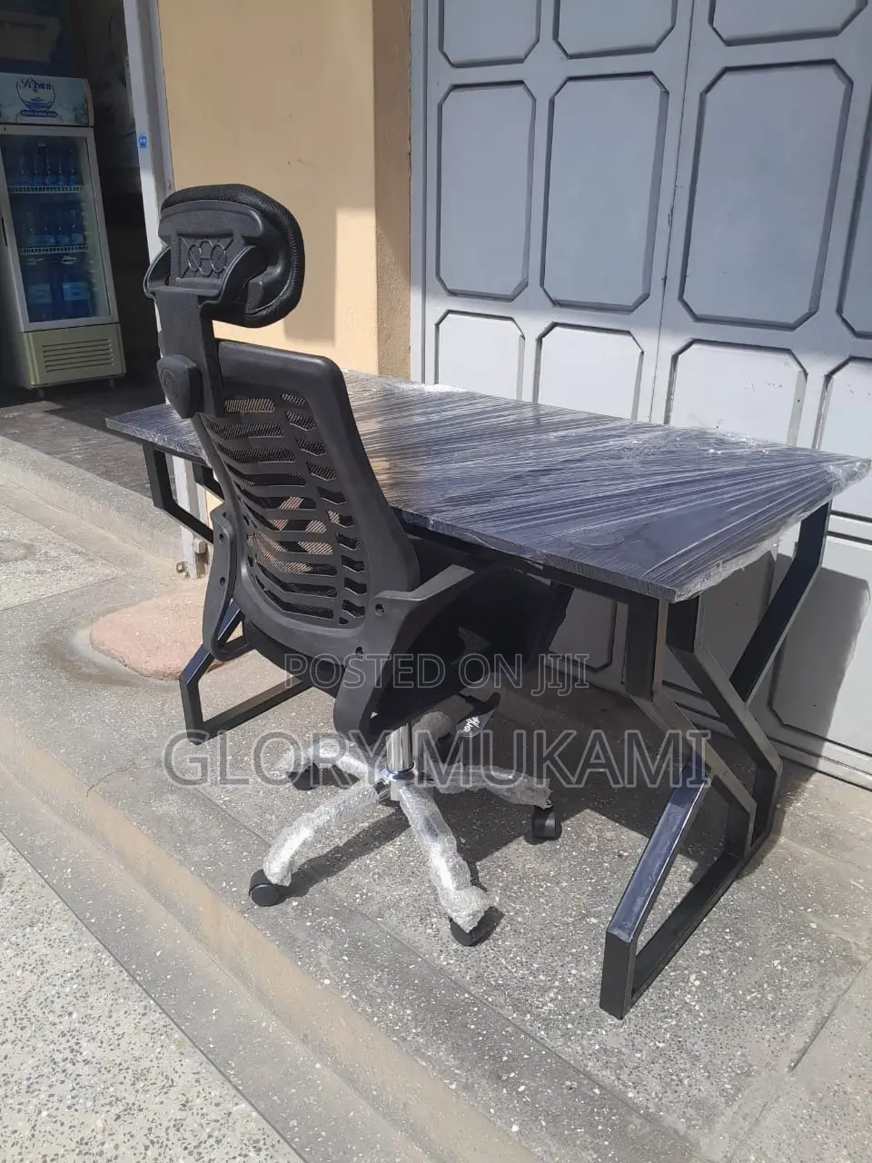 Office Chair +Desk