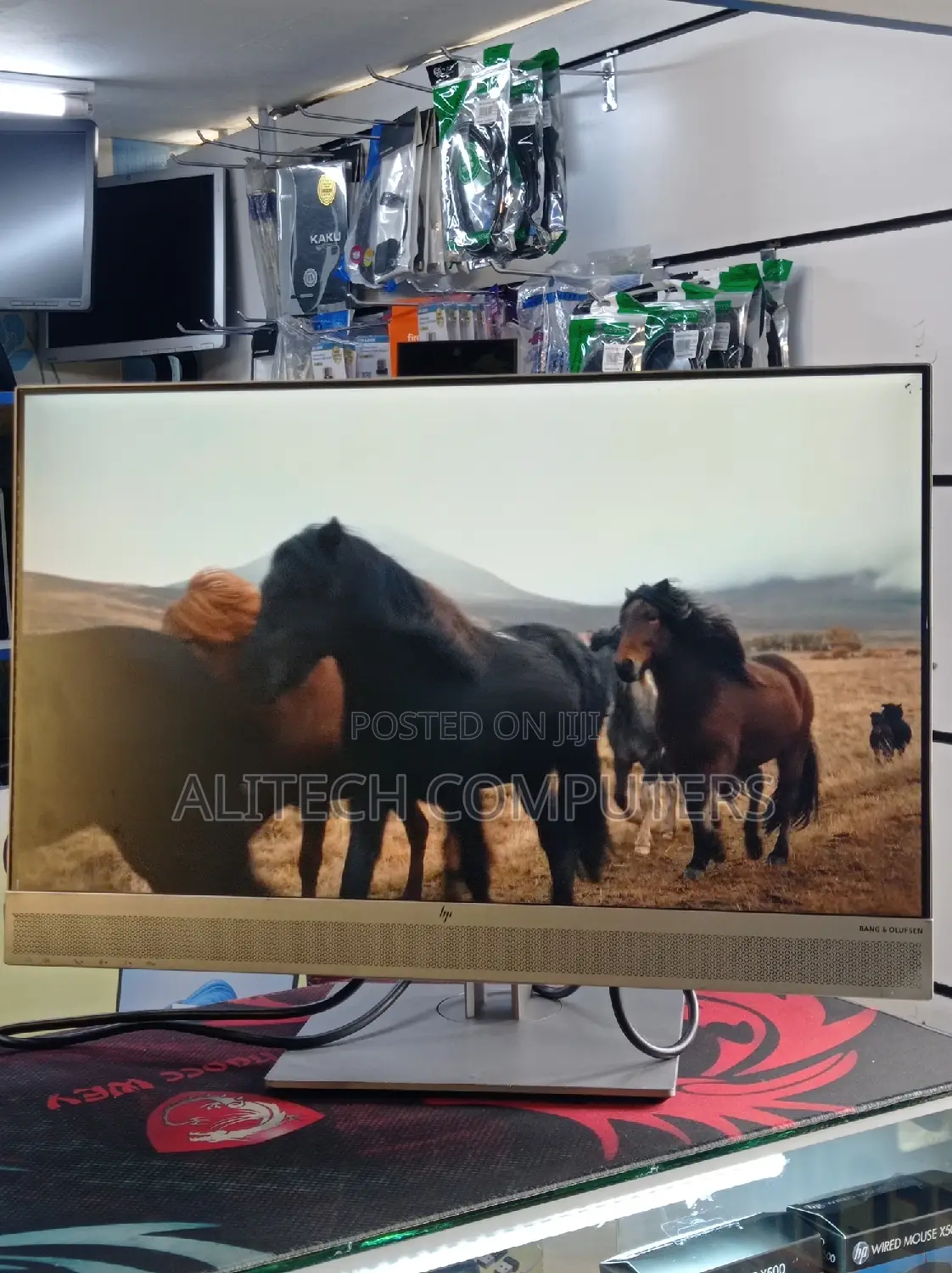 Hp Edge to Edge With Internal Web Cam and Inbuilt Speakers