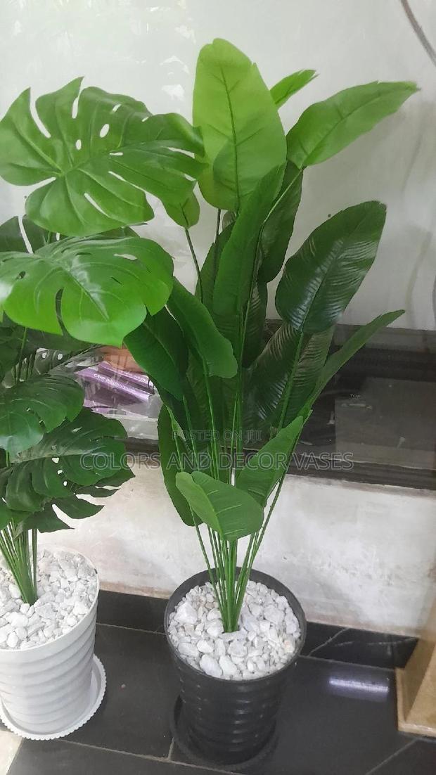 Plant Artificial With Black Vase KSH 3000. - main view