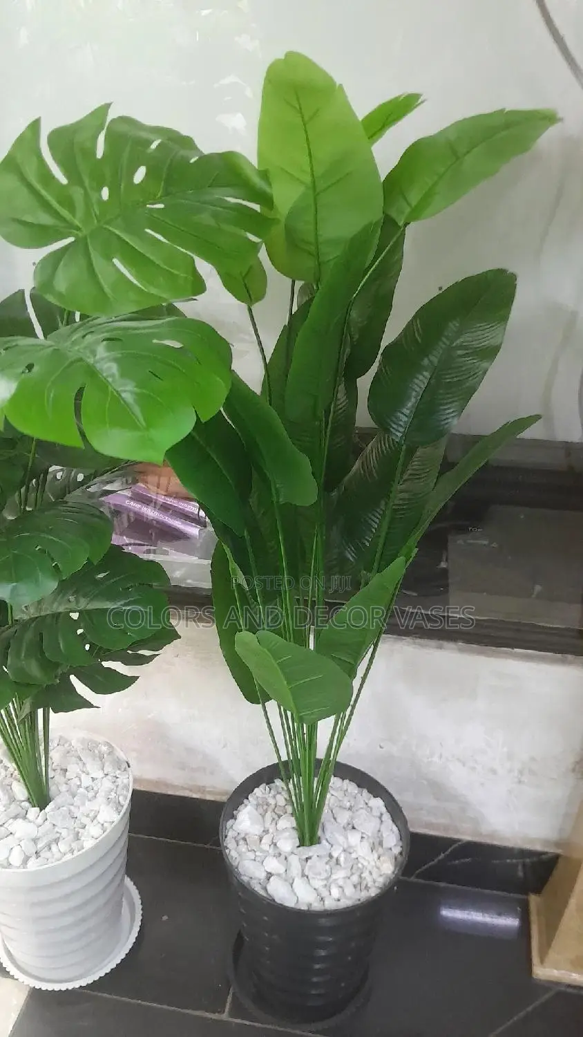 Plant Artificial With Black Vase KSH 3000.