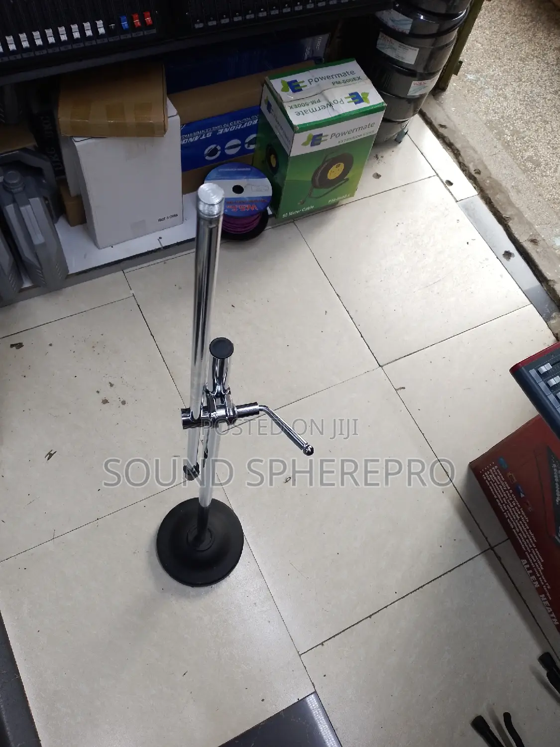 Roundbase Microphone Stand