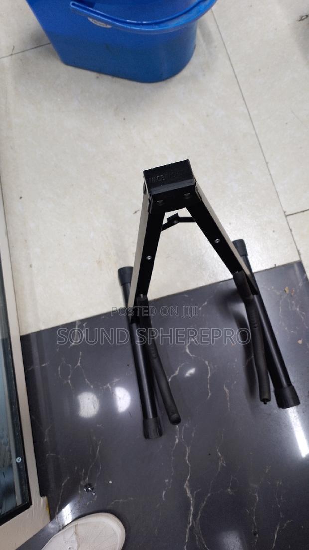 Single Guitar Stand - main view