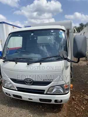 Selling Toyota Dyna Silver With Body