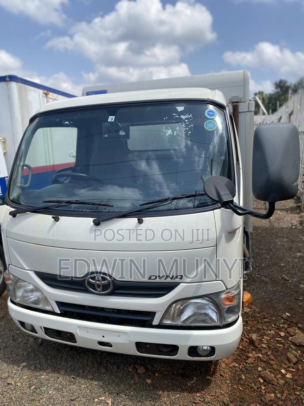Selling Toyota Dyna Silver With Body - thumbnail 2