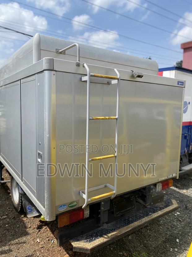 Selling Toyota Dyna Silver With Body - thumbnail 3