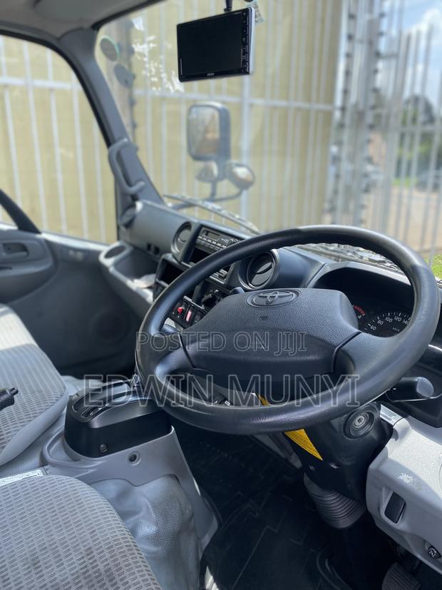 Selling Toyota Dyna Silver With Body - thumbnail 8