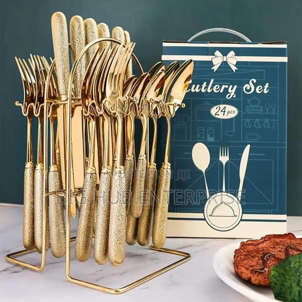 24pcs Nordic Design Cutlery Set
(In Gold and Silver)