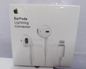 iPhone Earpods Lightening Connector - main view