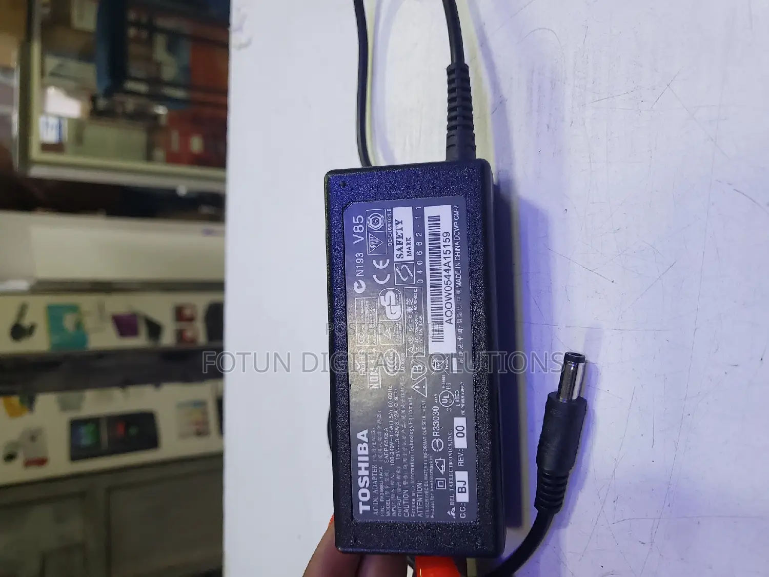 Toshiba 19V 3.42A Charger