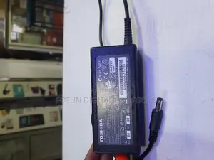 Toshiba 19V 3.42A Charger