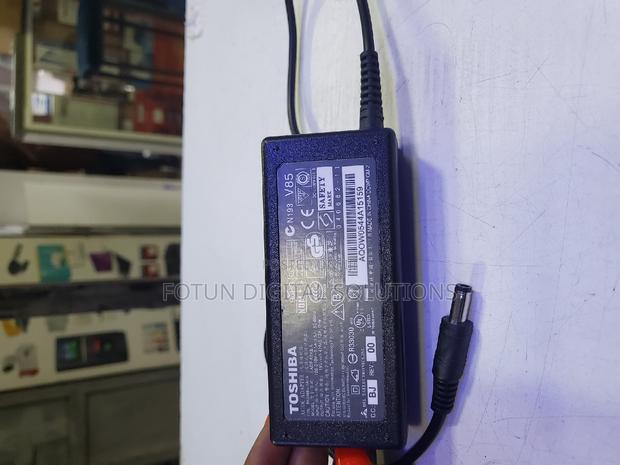 Toshiba 19V 3.42A Charger