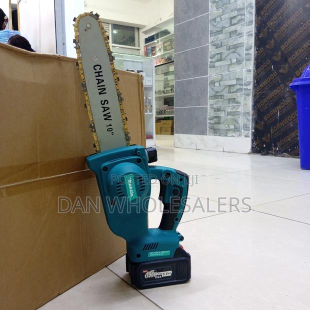 Cordless Chainsaw With 10-Inch Makita Cordless Chainsaw