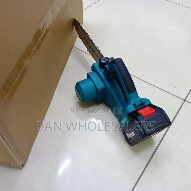 Makita Chainsaw 10-Inch 198 V