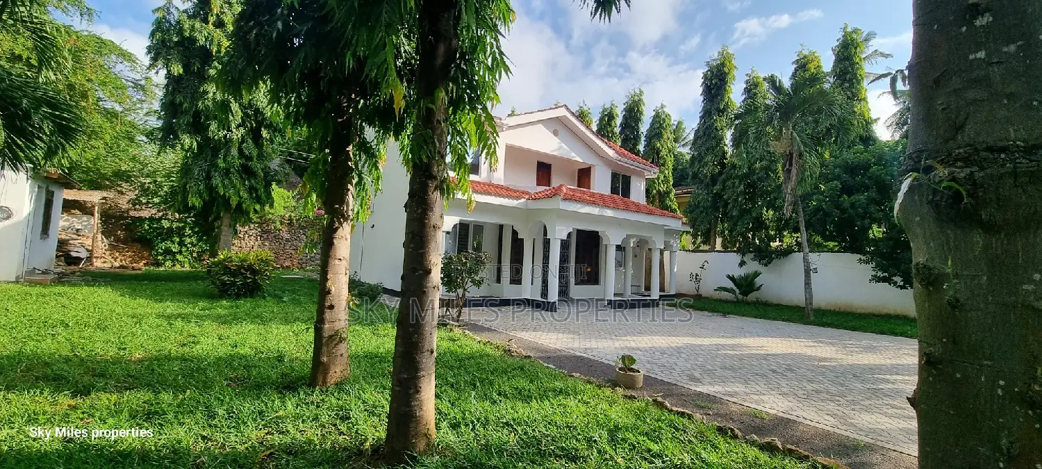 5bdrm Maisonette in La-Marina Side, Mtwapa for sale