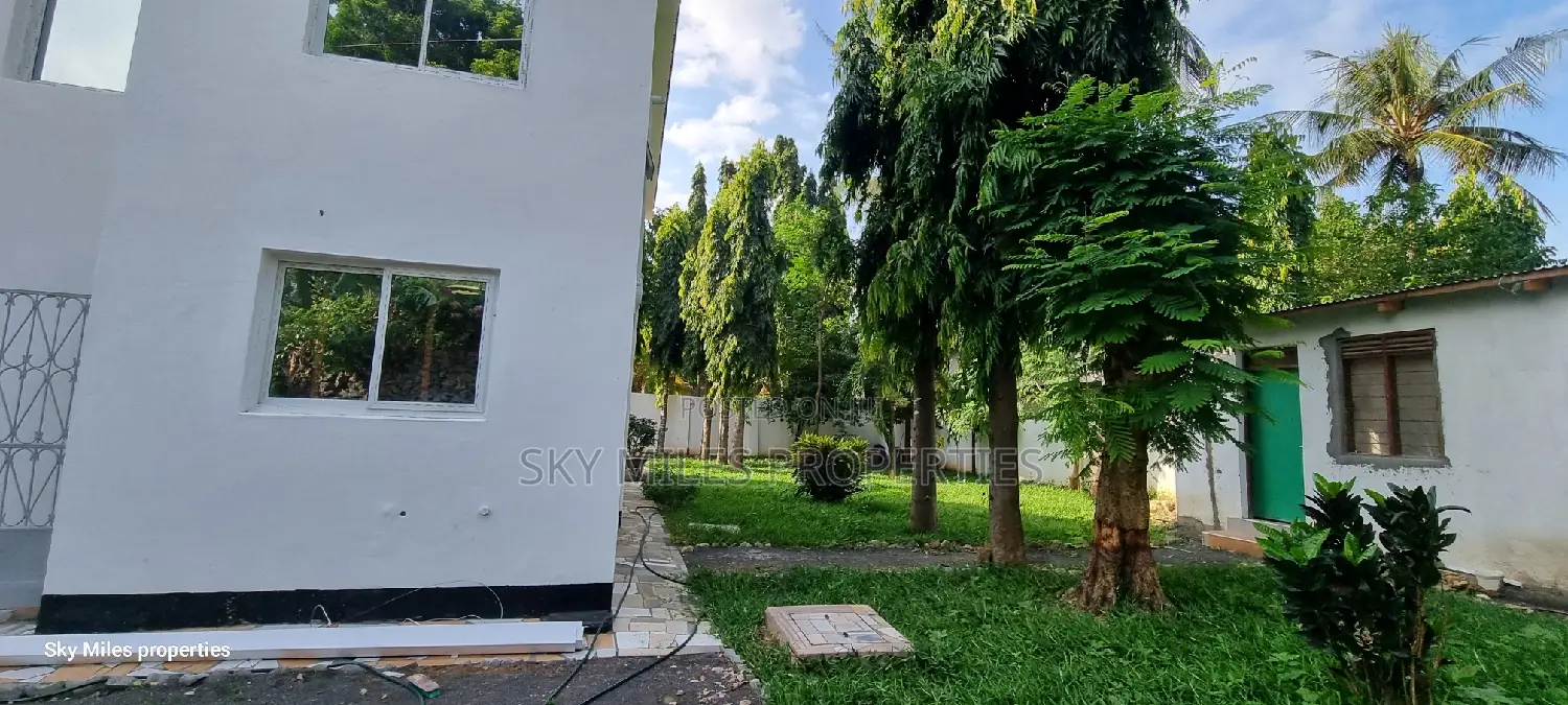 5bdrm Maisonette in La-Marina Side, Mtwapa for sale