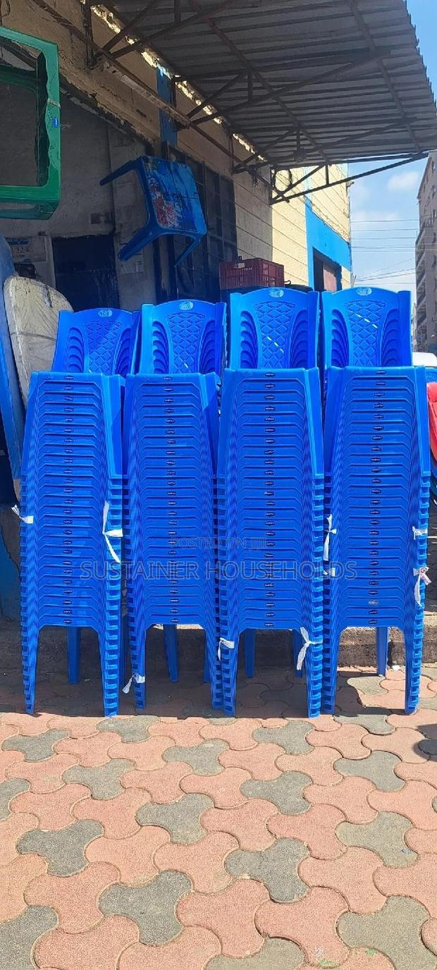 100 PCS Kenpoly Plastic Chairs