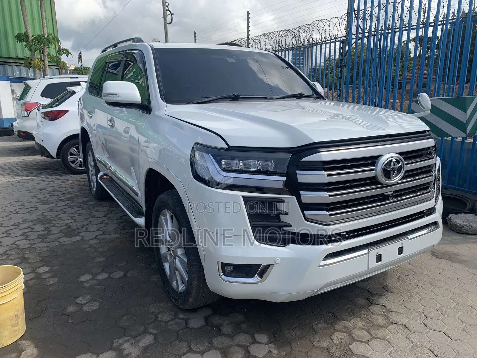 Toyota Land Cruiser 4.6 V8 ZX 2014 White