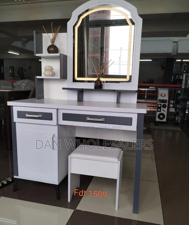 Executive Dressing Table With Mirror - main view