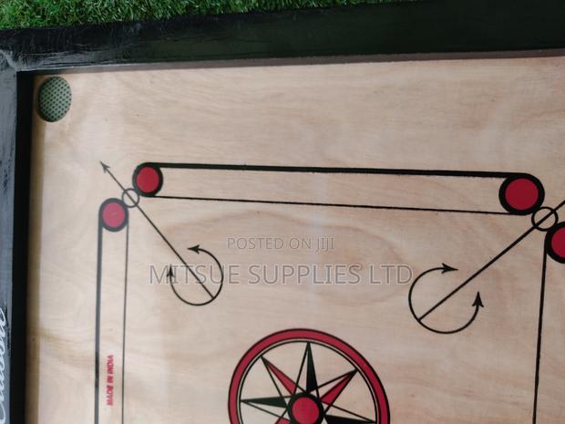 Carrom Board Complete With Carrom Men - 26x26x1.5 Inch - thumbnail 4
