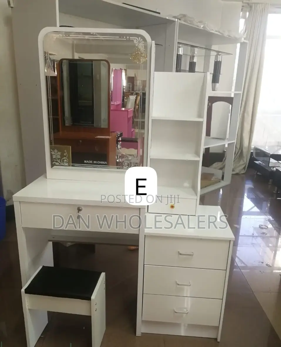 Dressing Table With Classy Sliding Mirro
