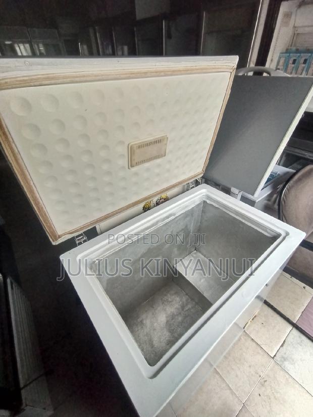 Hotpoint 200L Deep Freezer - main view