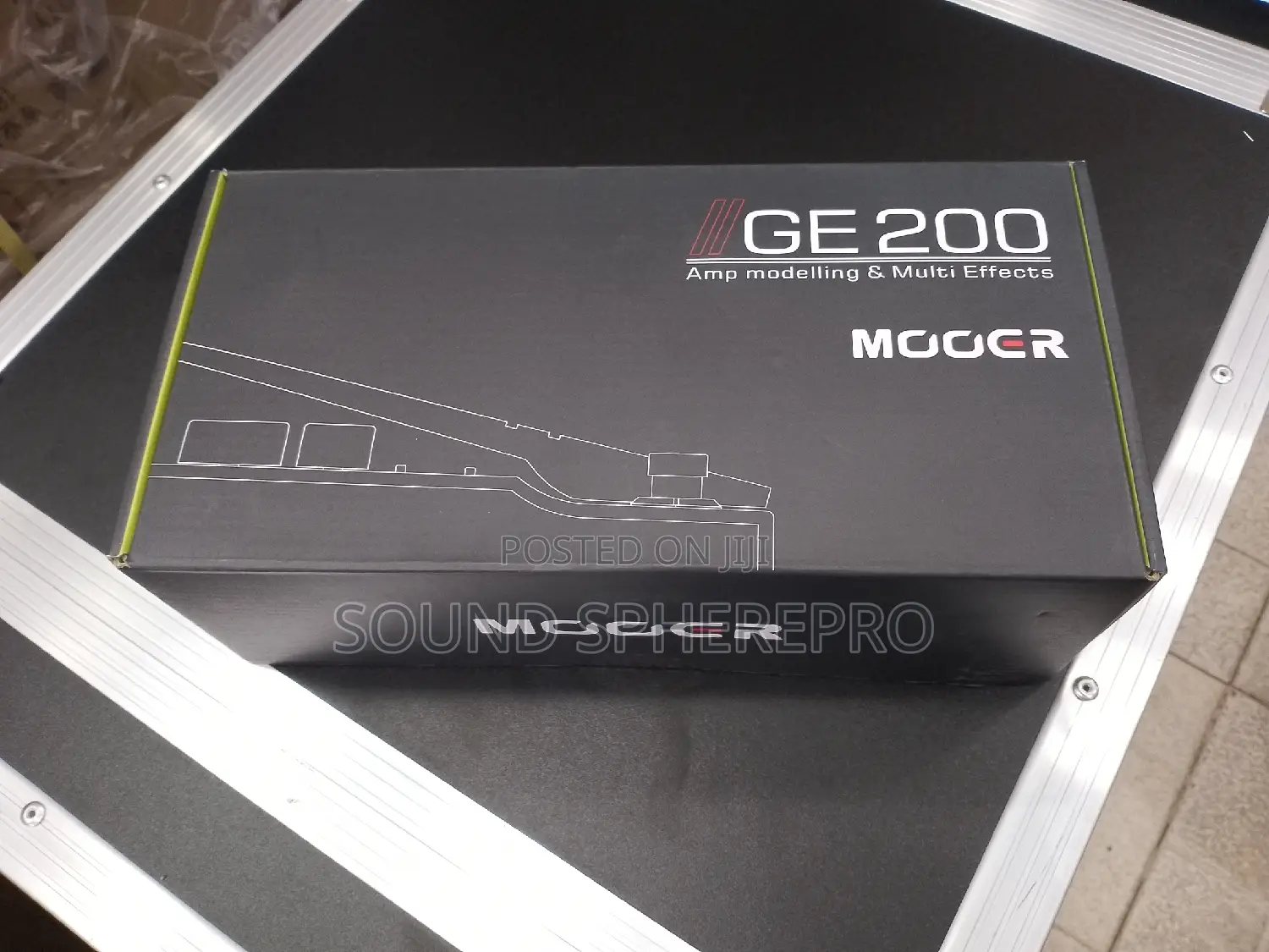 MOOER GE200 Amp Modelling Multi Effects Pedal