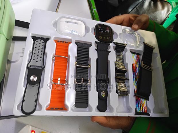 H20 Ultra Smart Watch With Bluetooth Wireless Earphones - thumbnail 3