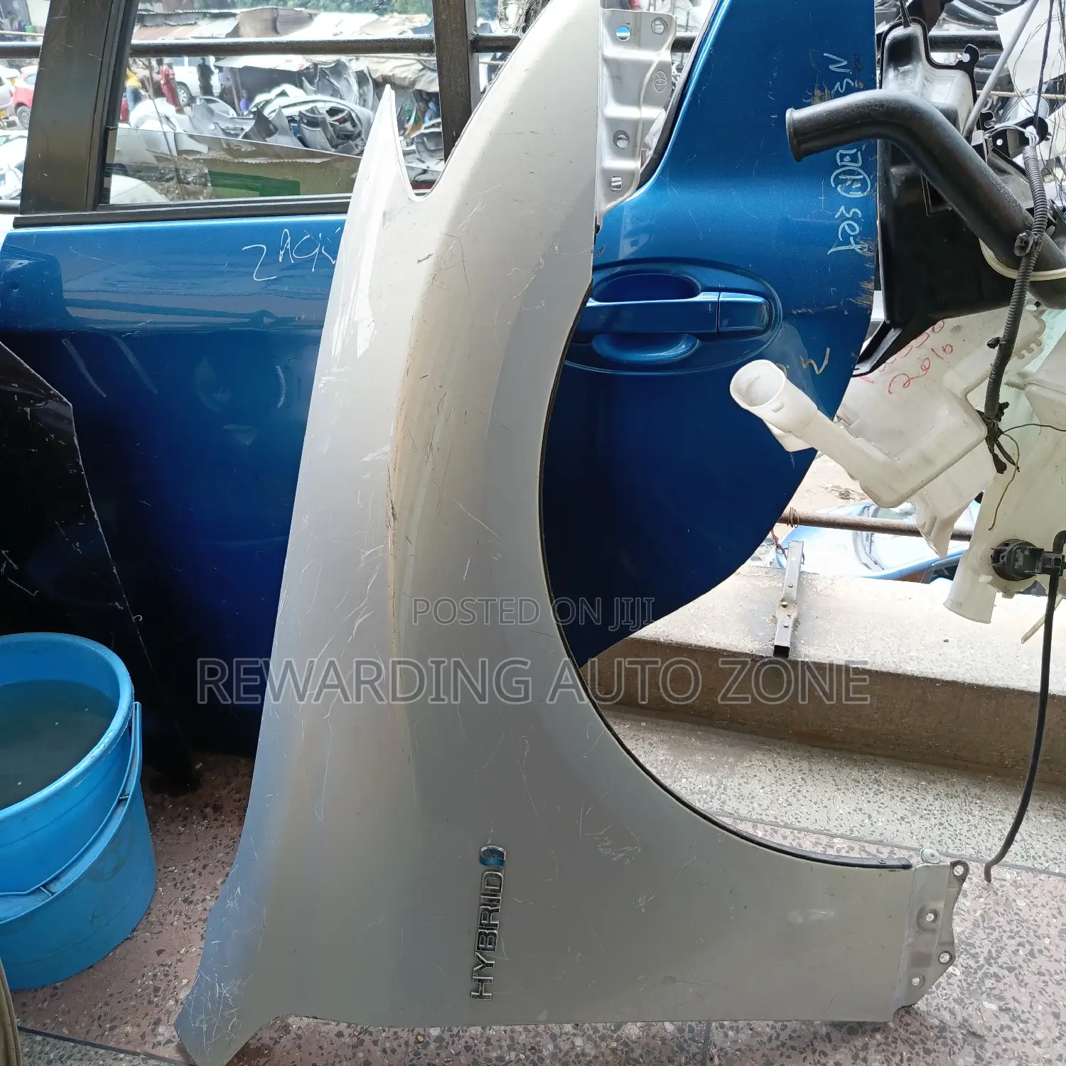 Crown 2012 RHS Fender( Wing ).