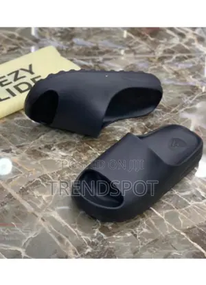 Yeezy Slides/Classy Slides