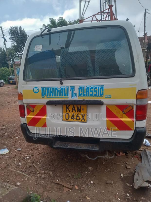 Toyota HiAce 2000 White