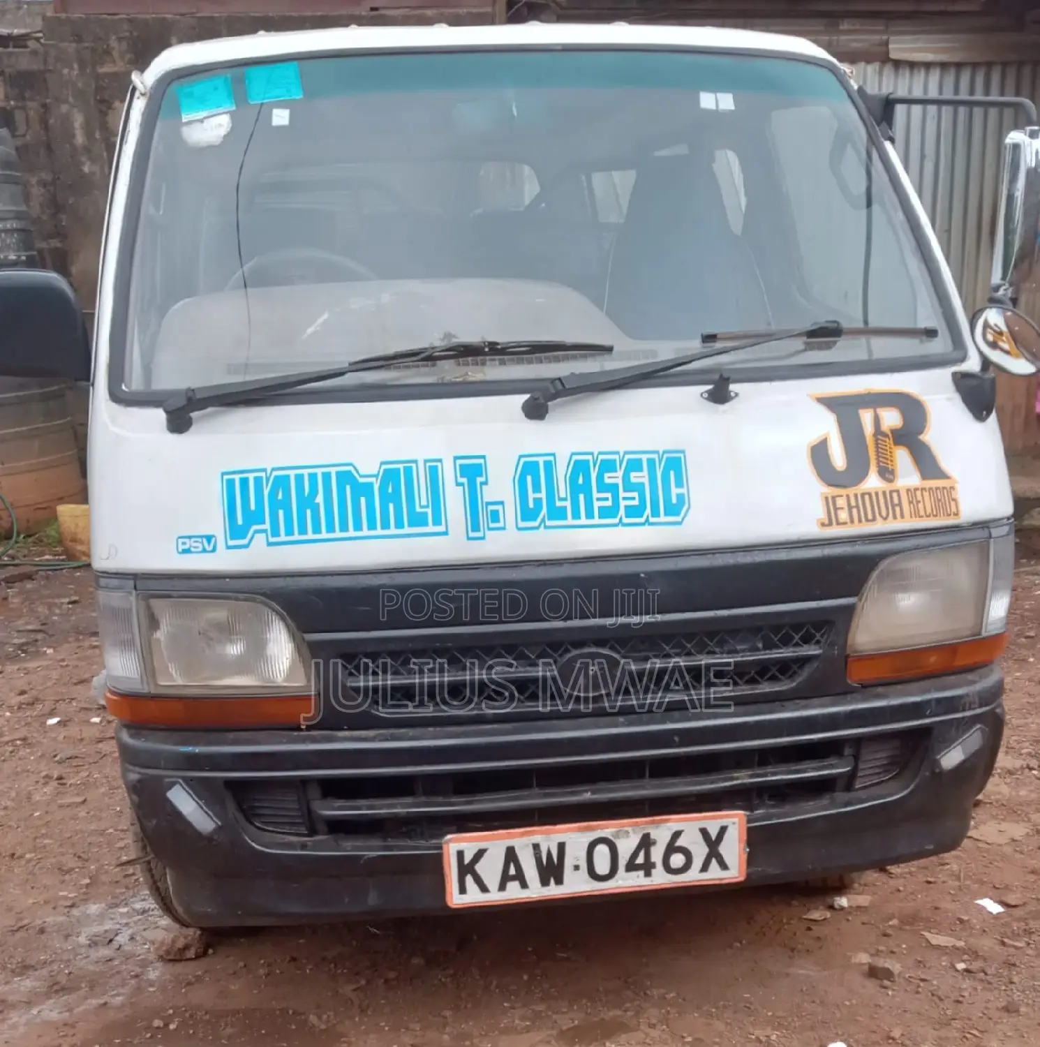 Toyota HiAce 2000 White