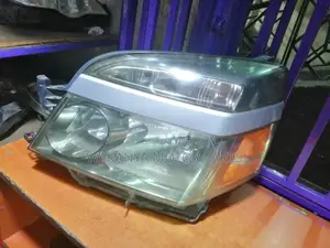 Toyota Voxy 2004/2007 Non Xenon Head Lamp, Clean Ex Japan