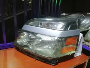 Toyota Voxy 2004/2007 Non Xenon Head Lamp, Clean Ex Japan