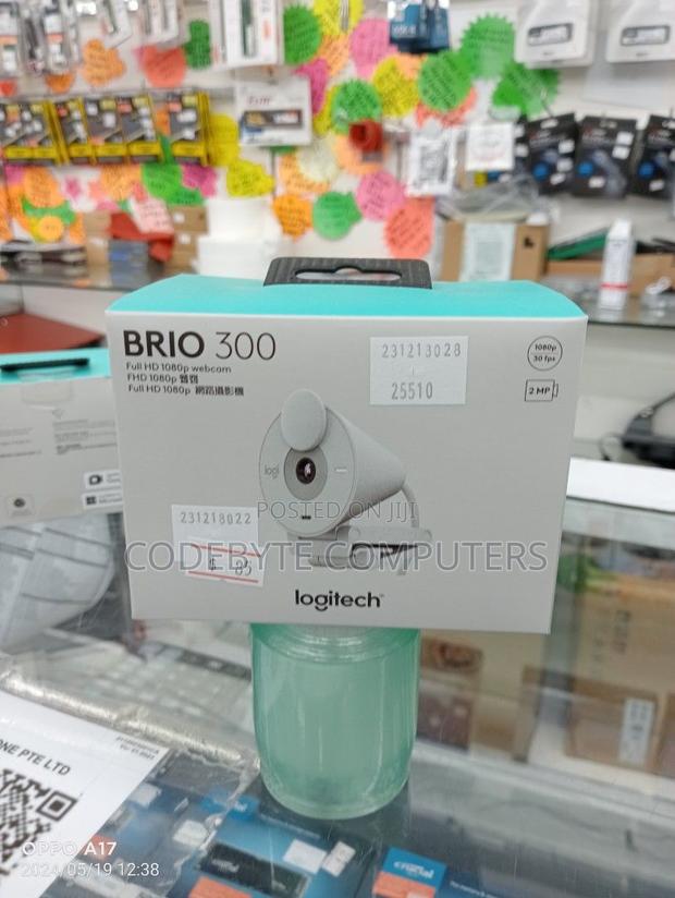 Logitech Brio 300 Off White - main view