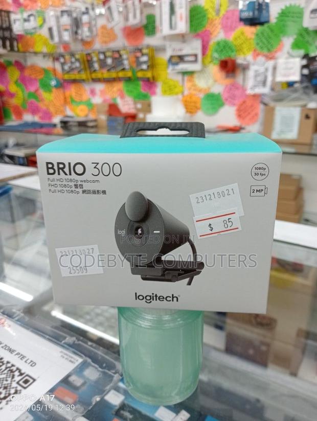Logitech Brio 300 Webcam ^^ Logitech Brio 300 Webcam - main view
