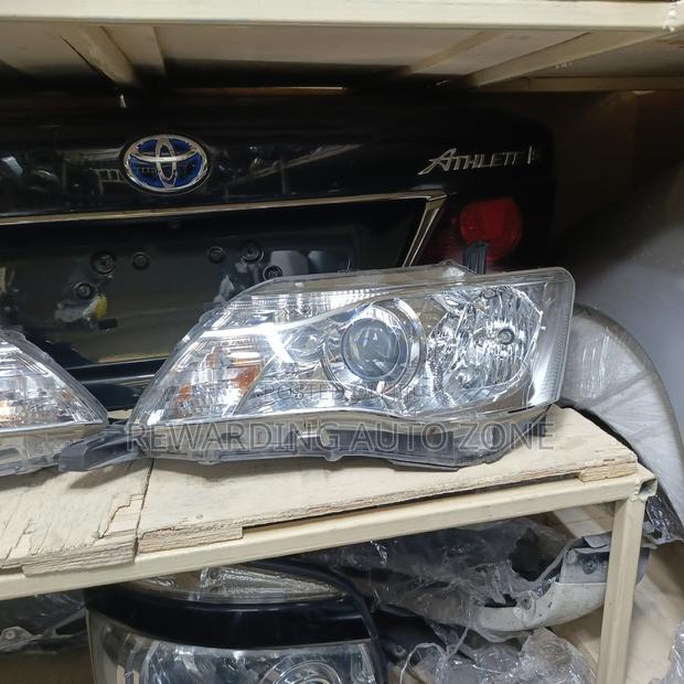 Fielder 161 2013 Headlights Xenon.Clear