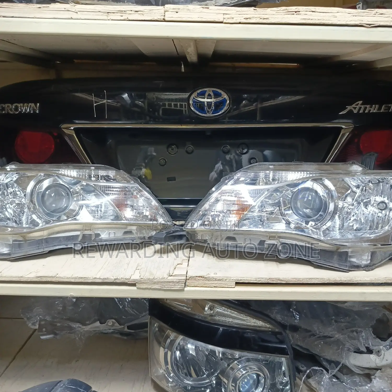 Fielder 161 2013 Headlights Xenon.Clear