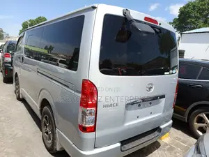 Toyota HiAce 2017 Silver