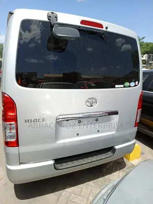 Toyota HiAce 2017 Silver