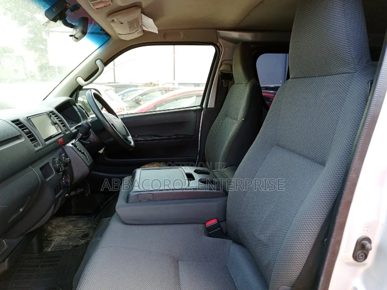 Toyota HiAce 2017 Silver