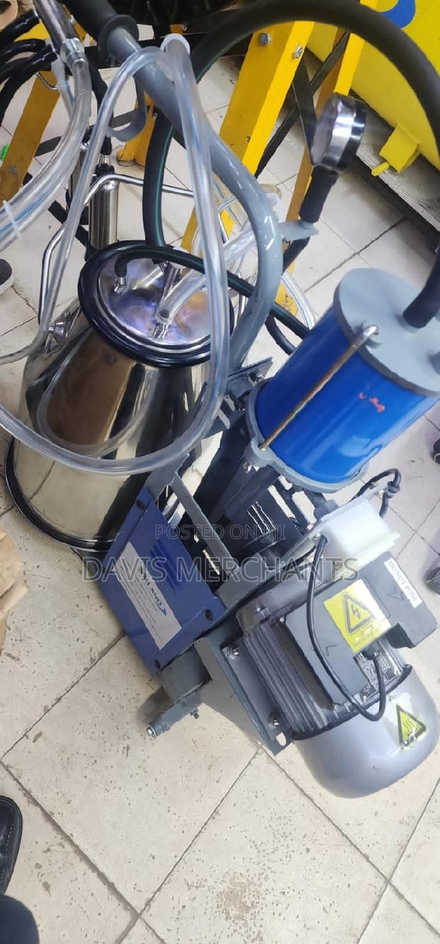 High Quality Single Milking Machine - main view