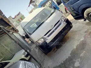 Toyota Grand HiAce 2016 White