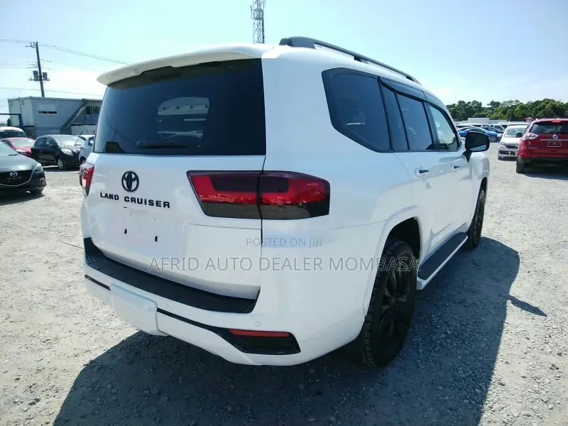 Toyota Land Cruiser 3.3 Diesel 4WD 2022 White