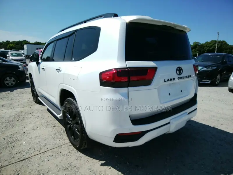 Toyota Land Cruiser 3.3 Diesel 4WD 2022 White