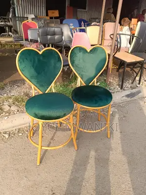 Manicure Love Seats, Green